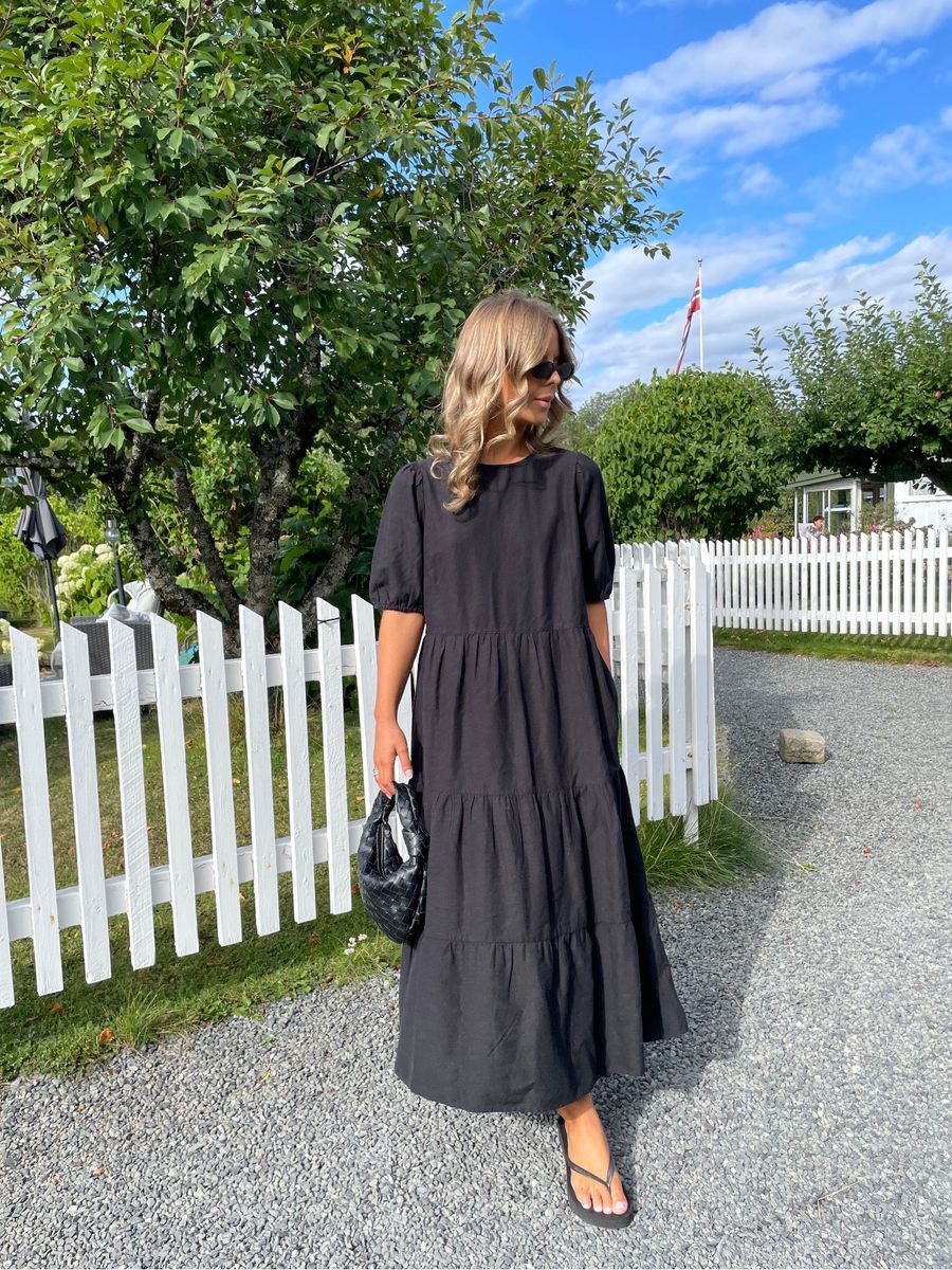 VIPRISILLA 2/4 O-NECK MIDI DRESS/VOL/R BLACK BEAUTY