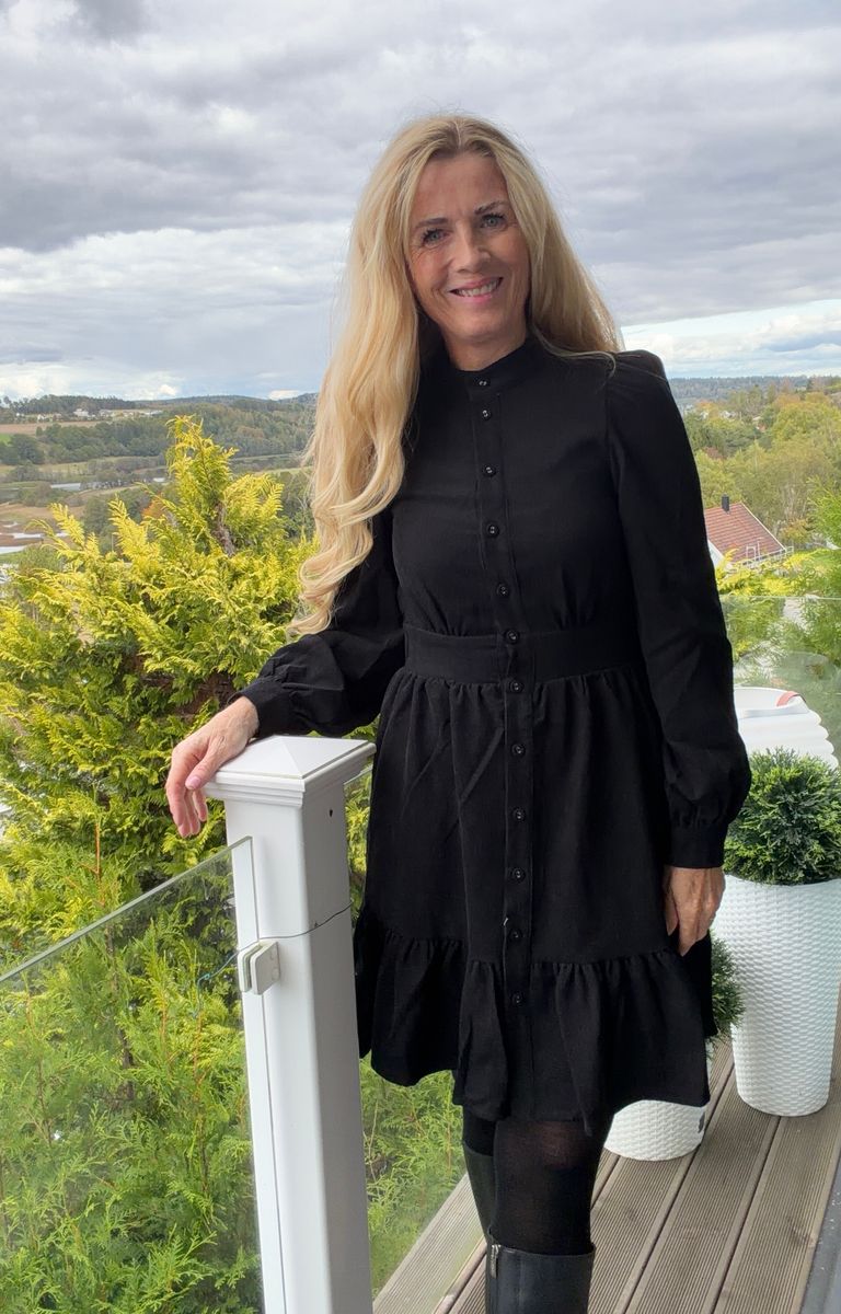 VICORDU L/S HIGHNECK VOLUME DRESS/LN BLACK BEAUTY