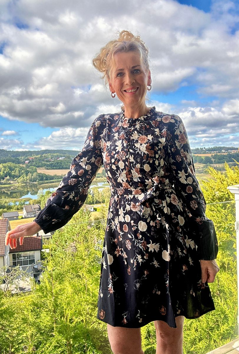 VIELMA O-NECK L/S SHORT DRESS/LN NEW BLACK BEAUTY /BROWN FLOWER